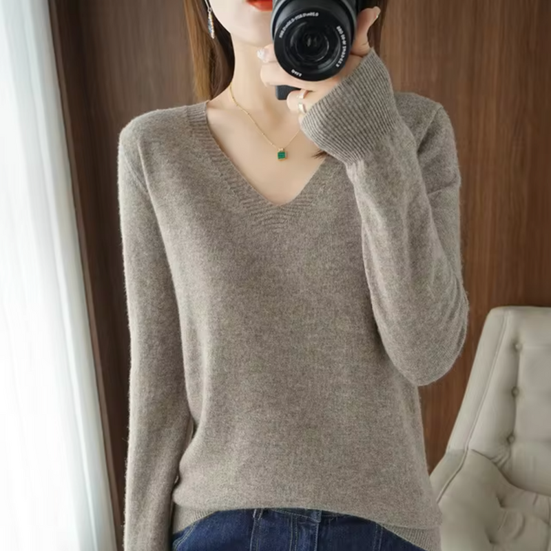 Cuenca Luxurious V-Neck Sweater